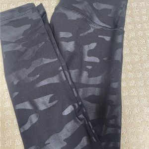 Old navy leggings black camo XS